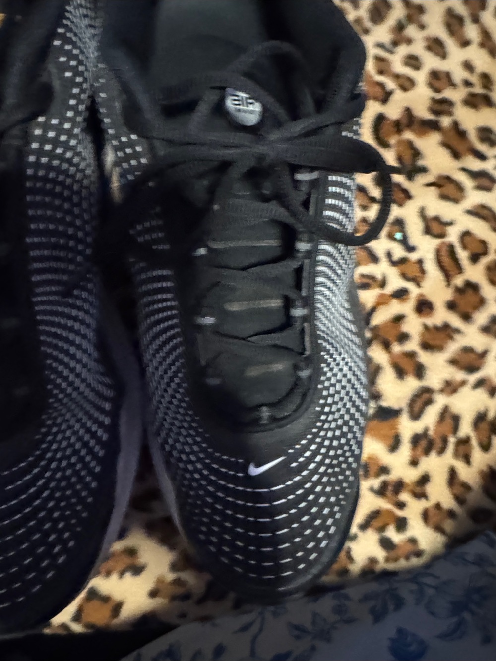 Nike Black and White Men's Knit Training Sneakers - Picture 3 of 4